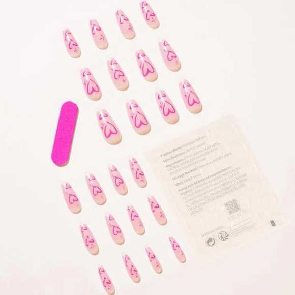 Fake nails - Picture 2 of 2